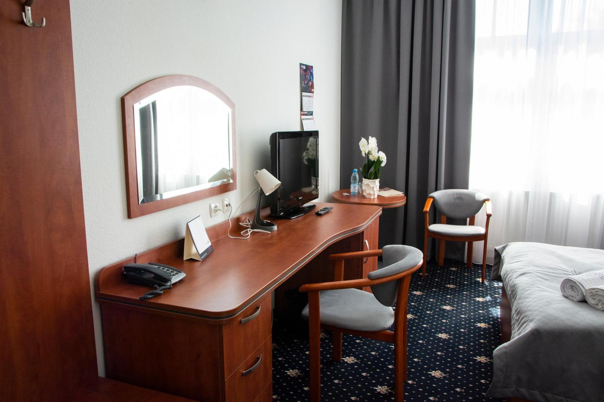 Hotel Restauracja Autos Солец Куявски Екстериор снимка