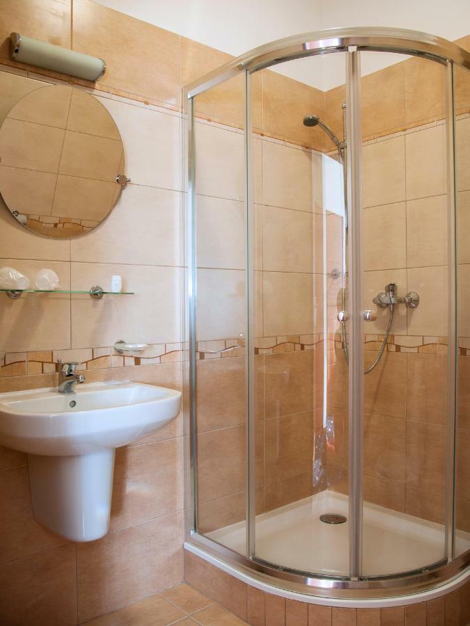 Hotel Restauracja Autos Солец Куявски Екстериор снимка